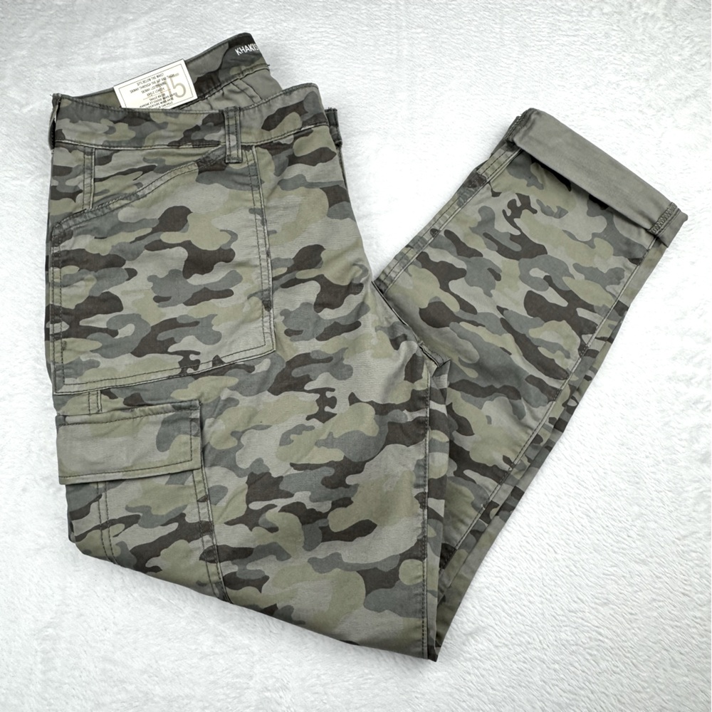 Gap NWT The Skinny Boyfriend Cargo Pants. Camouflage, Size 6R. Khakis by GAP.